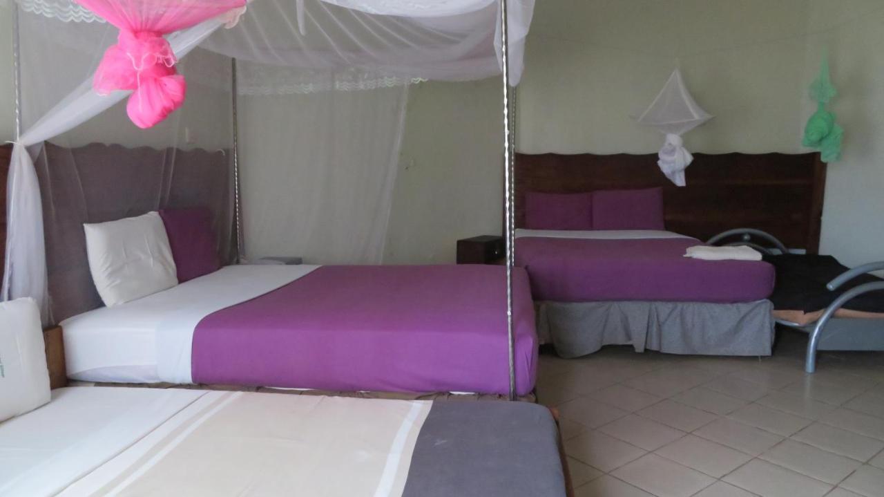 Global Village Hotel Pakwach 외부 사진