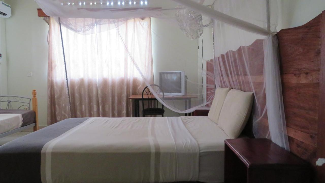 Global Village Hotel Pakwach 외부 사진